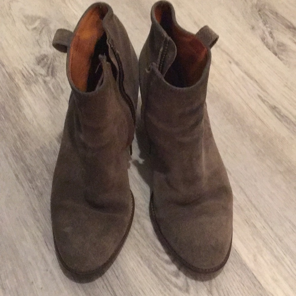 Madwwell boots. Worn pretty well.
